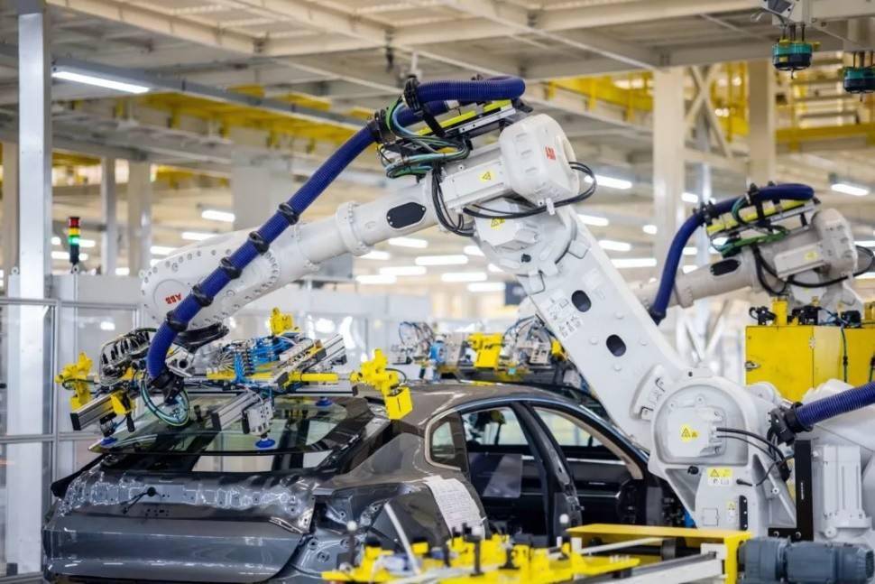 極氪001閃電交付，首個(gè)完整月交付量突破2000臺，智能電動市場迎來強(qiáng)勁新秀